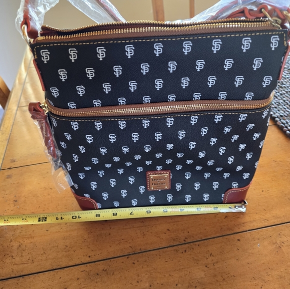 NEW Dooney & Bourke SF Giants medium crossbody. - Picture 6 of 8